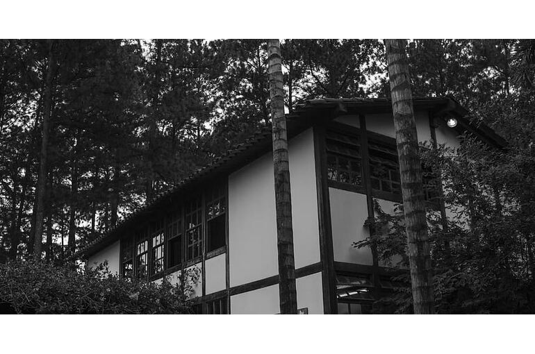 architecture-black-and-white-building-home